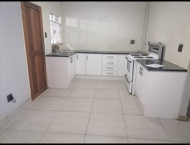 4 BEDROOM HOUSE FOR SALE IN GEELHOUTPARK